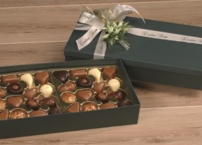 Gift box met 64 artisanale pralines