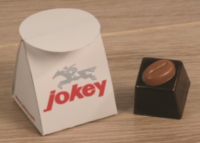 praline in bedrukt vouwdoosje